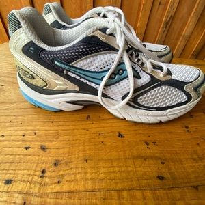 Saucony Omni 6 Pro Grid Sneakers/ Blue and White/ Womens Size 9.5